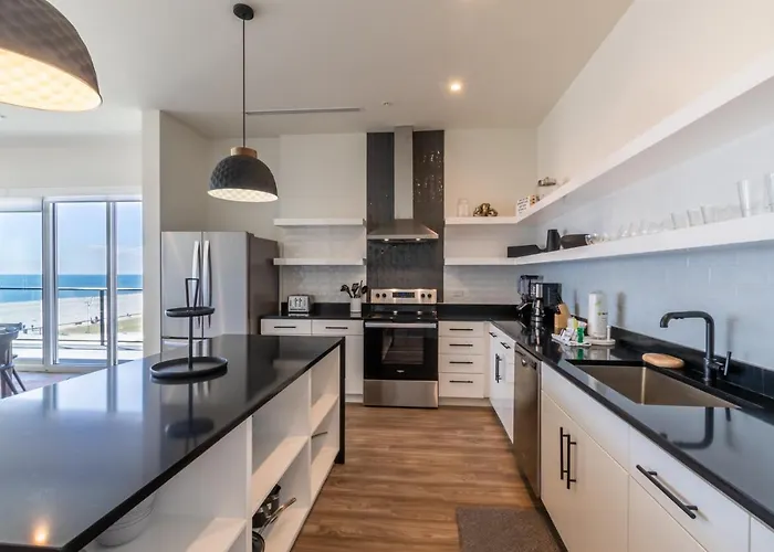 Luxury 4 Bedroom Beachfront With Rooftop Pool Next To The Hangout! Gp 303 * Gulf Shores