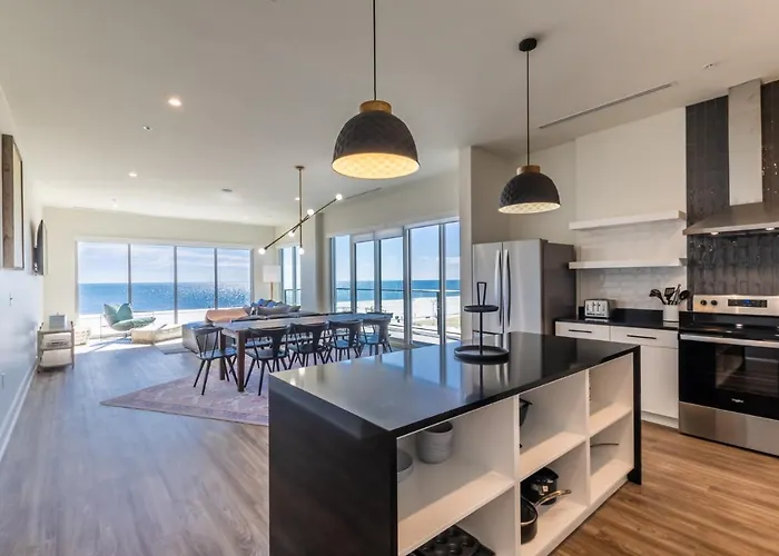 Holiday home Luxury 4 Bedroom Beachfront With Rooftop Pool Next To The Hangout! Gp 303 *
