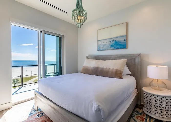 Luxury 4 Bedroom Beachfront With Rooftop Pool Next To The Hangout! Gp 303 Gulf Shores