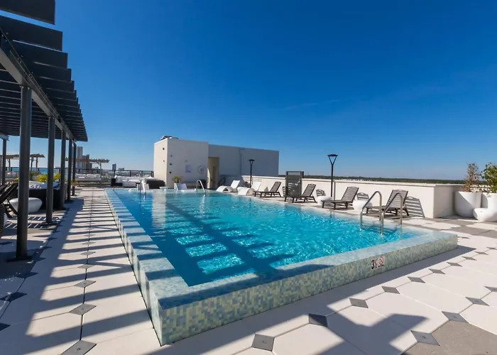 Luxury 4 Bedroom Beachfront With Rooftop Pool Next To The Hangout! Gp 303