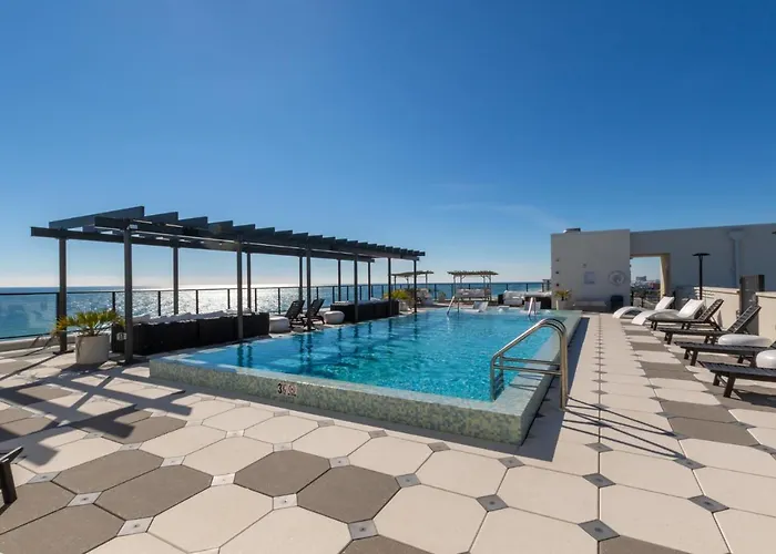 Luxury 4 Bedroom Beachfront With Rooftop Pool Next To The Hangout! Gp 303 Holiday home *