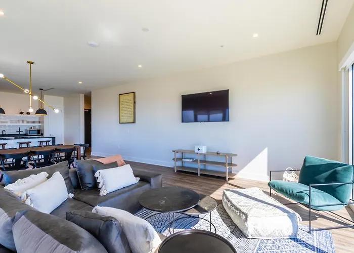 Luxury 4 Bedroom Beachfront With Rooftop Pool Next To The Hangout! Gp 303 *