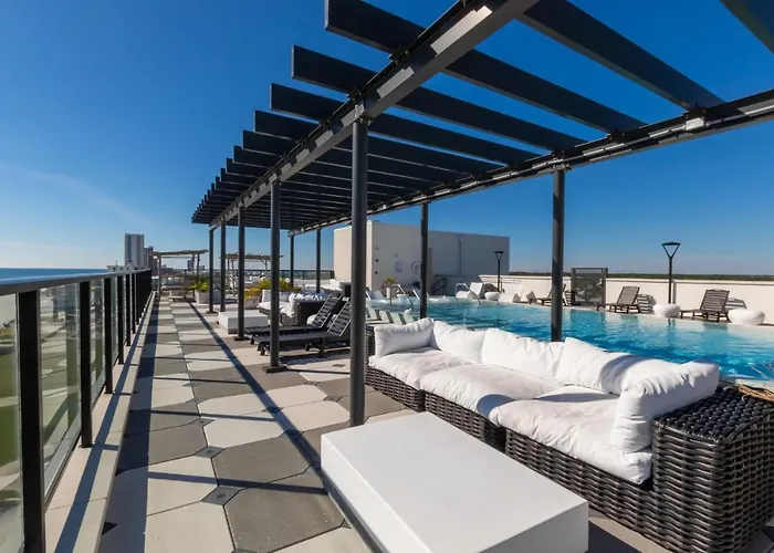 Luxury 4 Bedroom Beachfront With Rooftop Pool Next To The Hangout! Gp 303 Gulf Shores