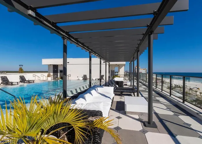 Luxury 4 Bedroom Beachfront With Rooftop Pool Next To The Hangout! Gp 303 Holiday home