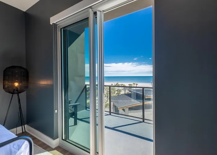Luxury 4 Bedroom Beachfront With Rooftop Pool Next To The Hangout! Gp 303 Holiday home Gulf Shores