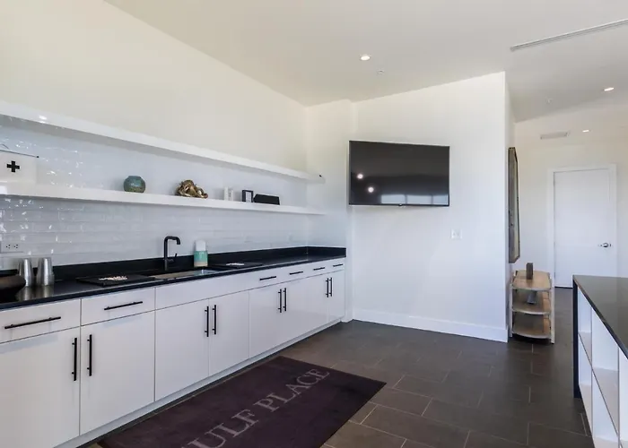 Holiday home Luxury 4 Bedroom Beachfront With Rooftop Pool Next To The Hangout! Gp 303 *