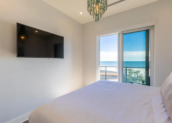 Luxury 4 Bedroom Beachfront With Rooftop Pool Next To The Hangout! Gp 303 *