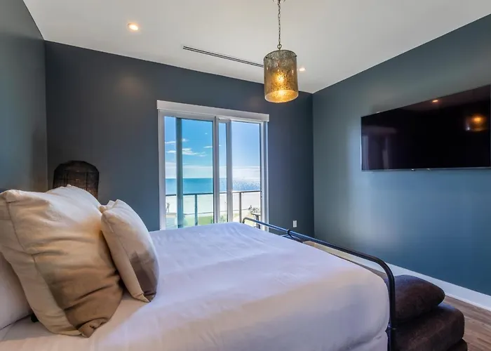 Luxury 4 Bedroom Beachfront With Rooftop Pool Next To The Hangout! Gp 303 Holiday home *