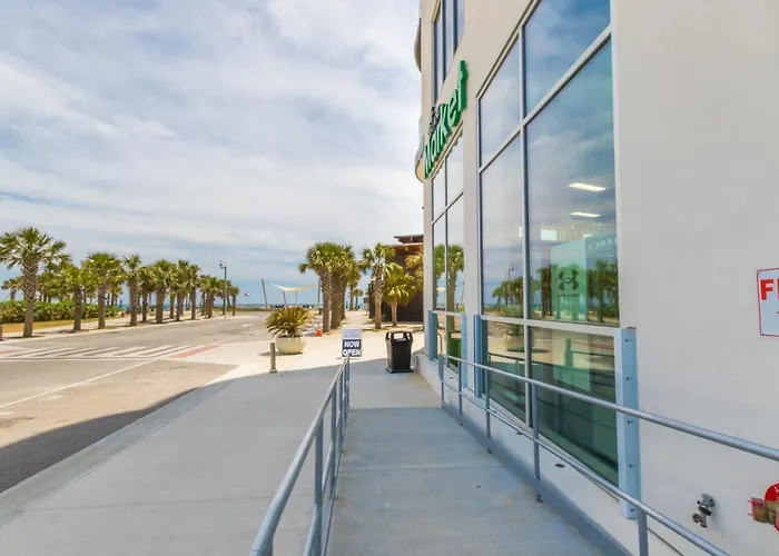 Luxury 4 Bedroom Beachfront With Rooftop Pool Next To The Hangout! Gp 303 Gulf Shores