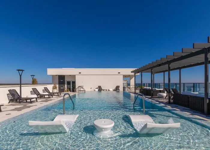Luxury 4 Bedroom Beachfront With Rooftop Pool Next To The Hangout! Gp 303 *