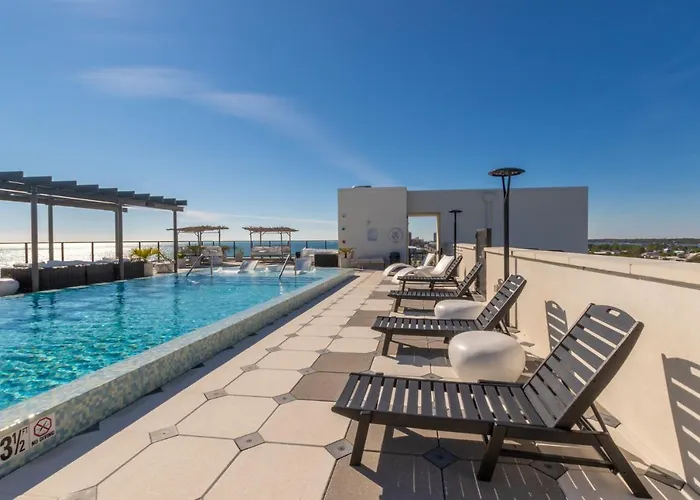 Luxury 4 Bedroom Beachfront With Rooftop Pool Next To The Hangout! Gp 303 *