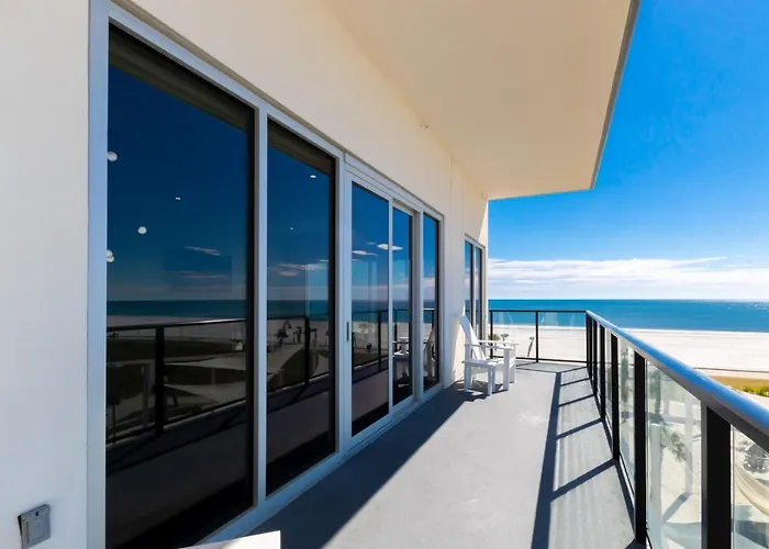 Luxury 4 Bedroom Beachfront With Rooftop Pool Next To The Hangout! Gp 303