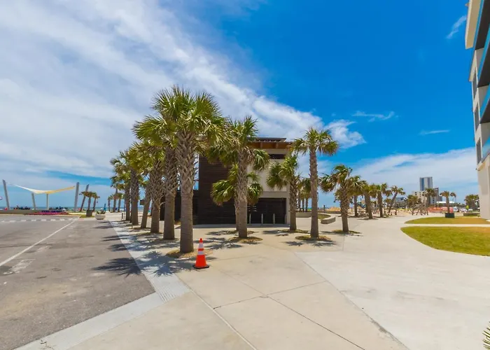 Holiday home Luxury 4 Bedroom Beachfront With Rooftop Pool Next To The Hangout! Gp 303