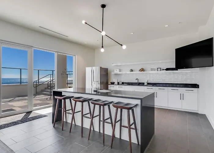 Luxury 4 Bedroom Beachfront With Rooftop Pool Next To The Hangout! Gp 303 Holiday home Gulf Shores